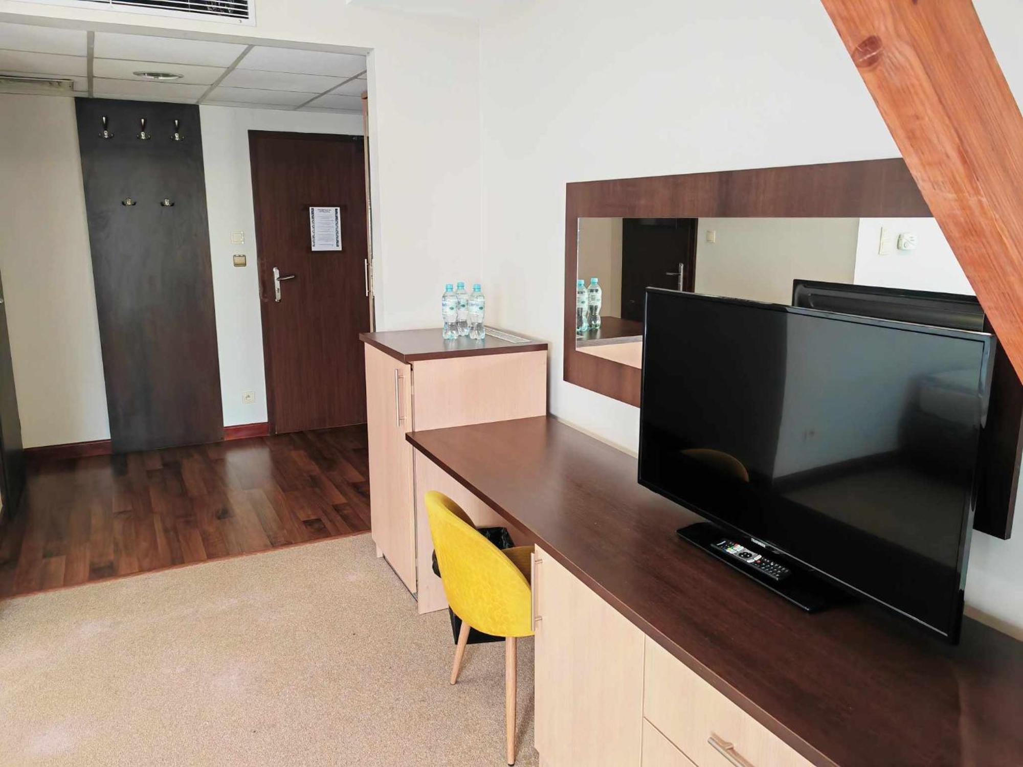 Maka I Magia Obiady Domowe Hotel Замбрув Екстериор снимка