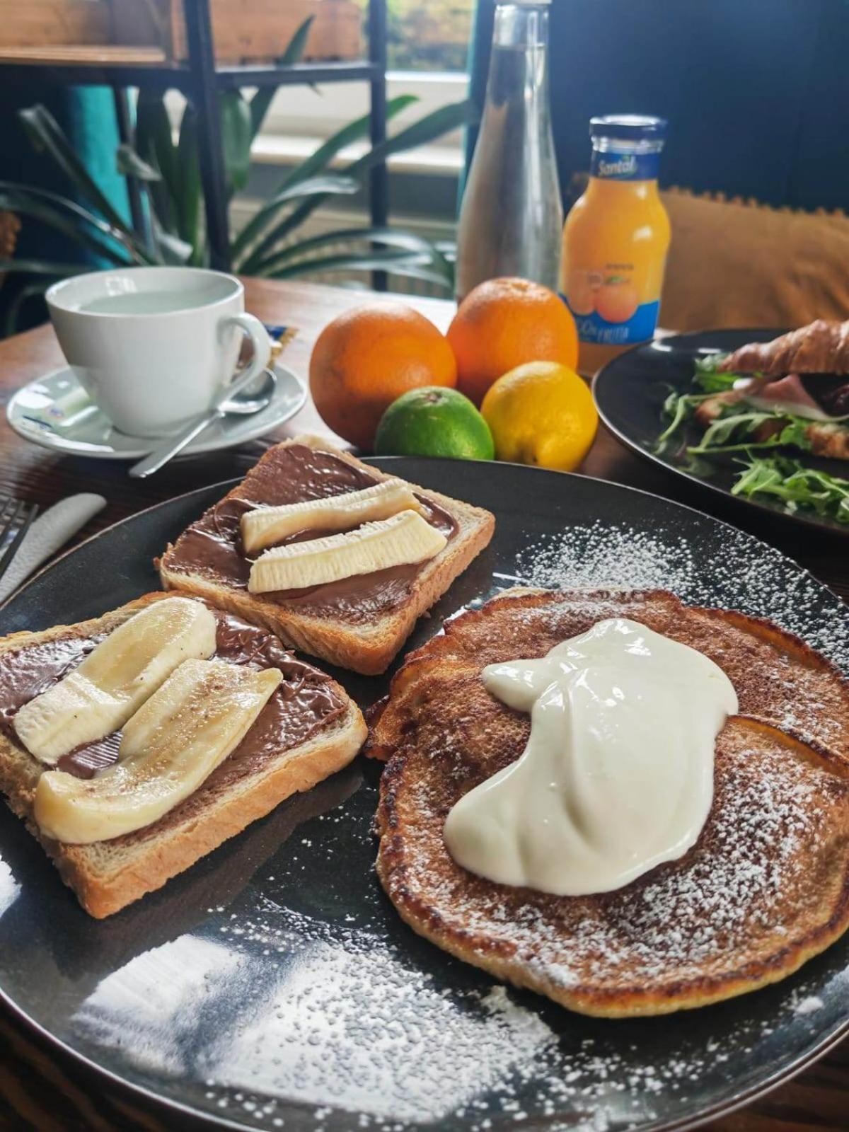 Maka I Magia Obiady Domowe Hotel Замбрув Екстериор снимка